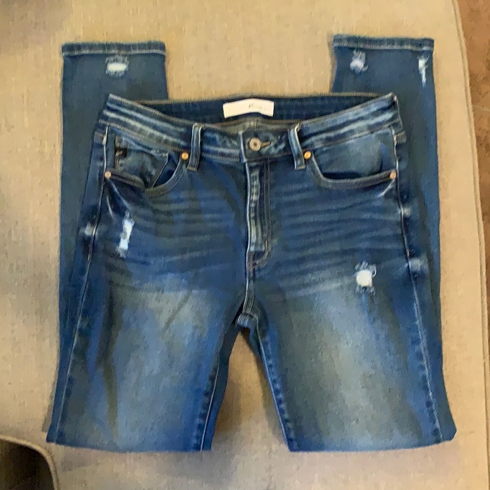 Like new soft solid jeans with small etchings